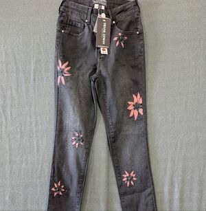 Frank Lyman Black With Magenta Floral Applique Jeans 233886U - Women's Size XS